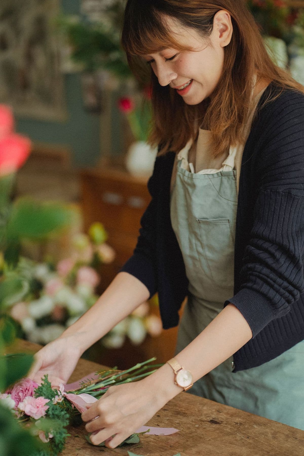 Florist tying a bouquet at the counter